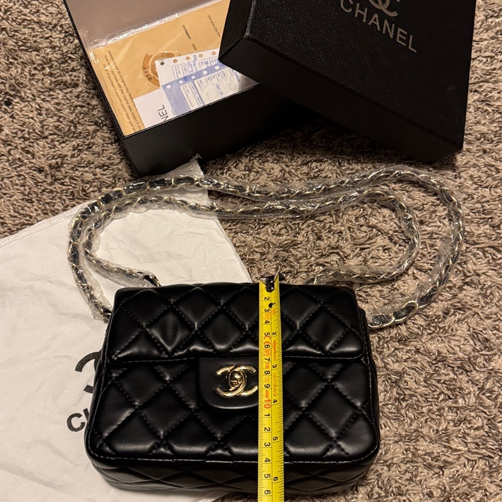 Chic Black Quilted Crossbody Bag - Picture 8 of 9